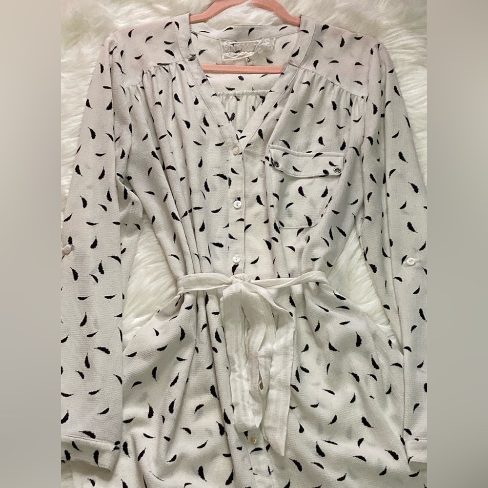Feather Print Button Down Tie Tunic! - Picture 3 of 8
